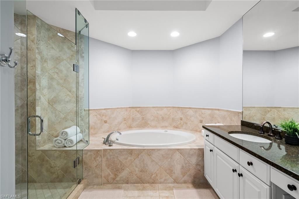 4255 Gulf Shore Blvd N, Unit 204, Naples, FL 34103 Photo