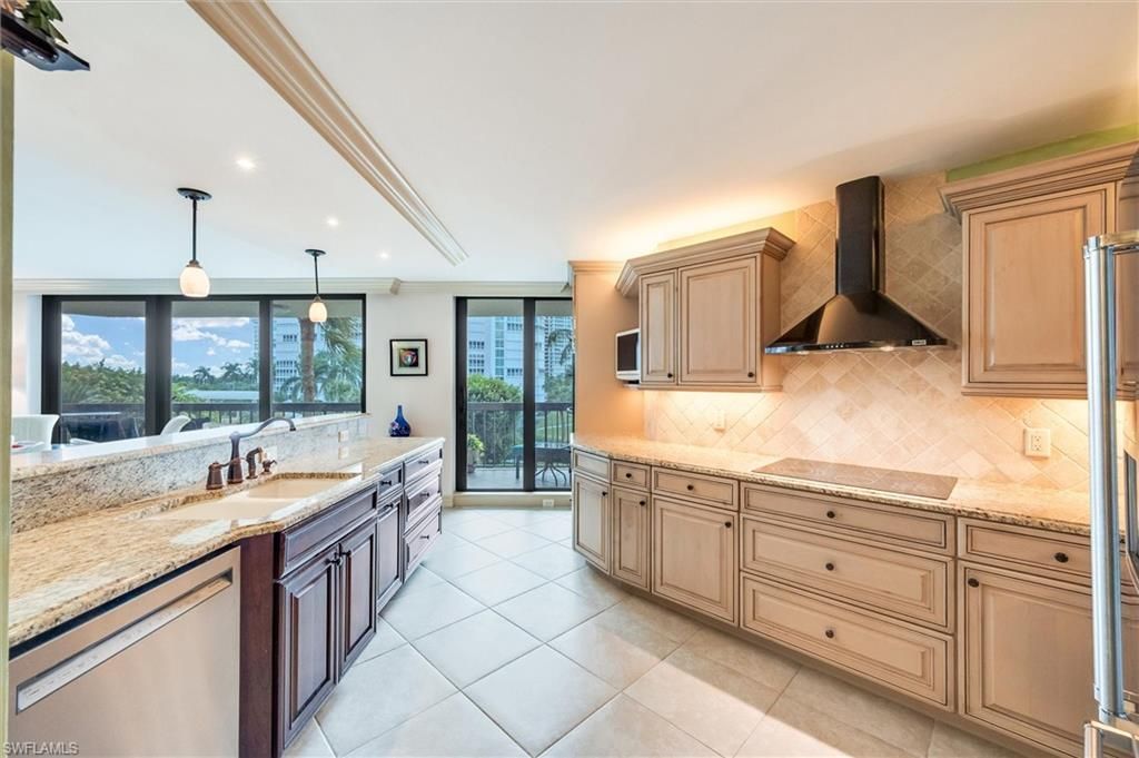 4551 Gulf Shore Blvd N, Unit 405, Naples, FL 34103 Photo