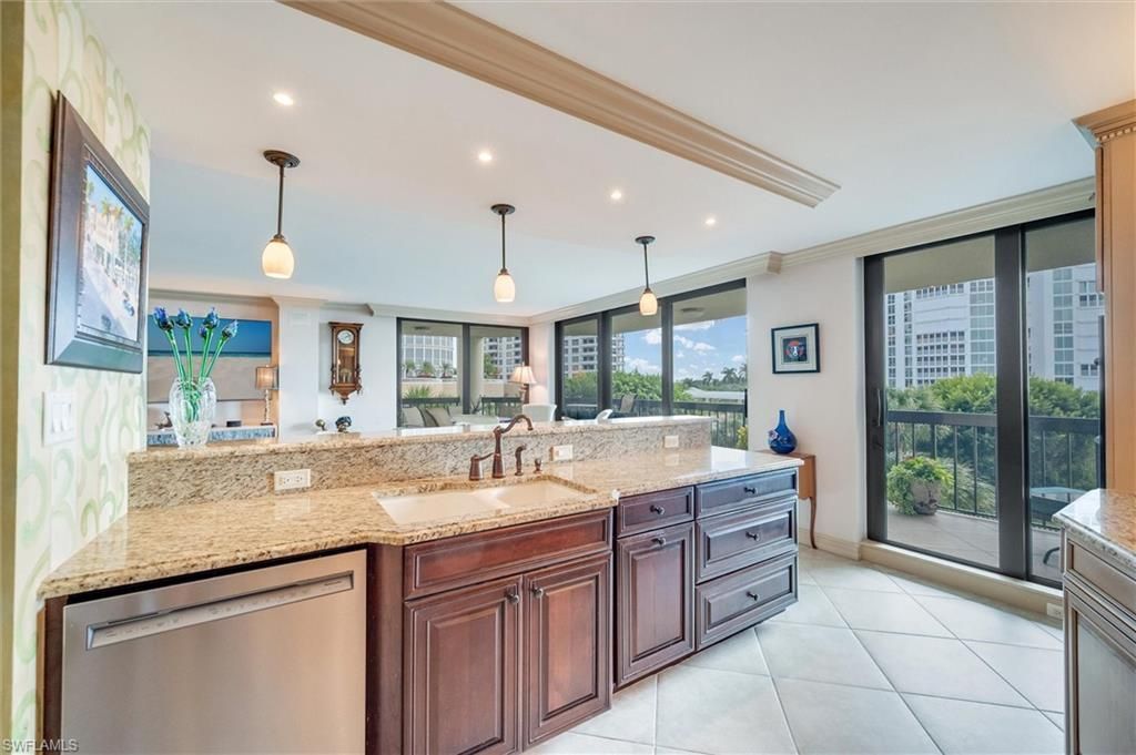 4551 Gulf Shore Blvd N, Unit 405, Naples, FL 34103 Photo