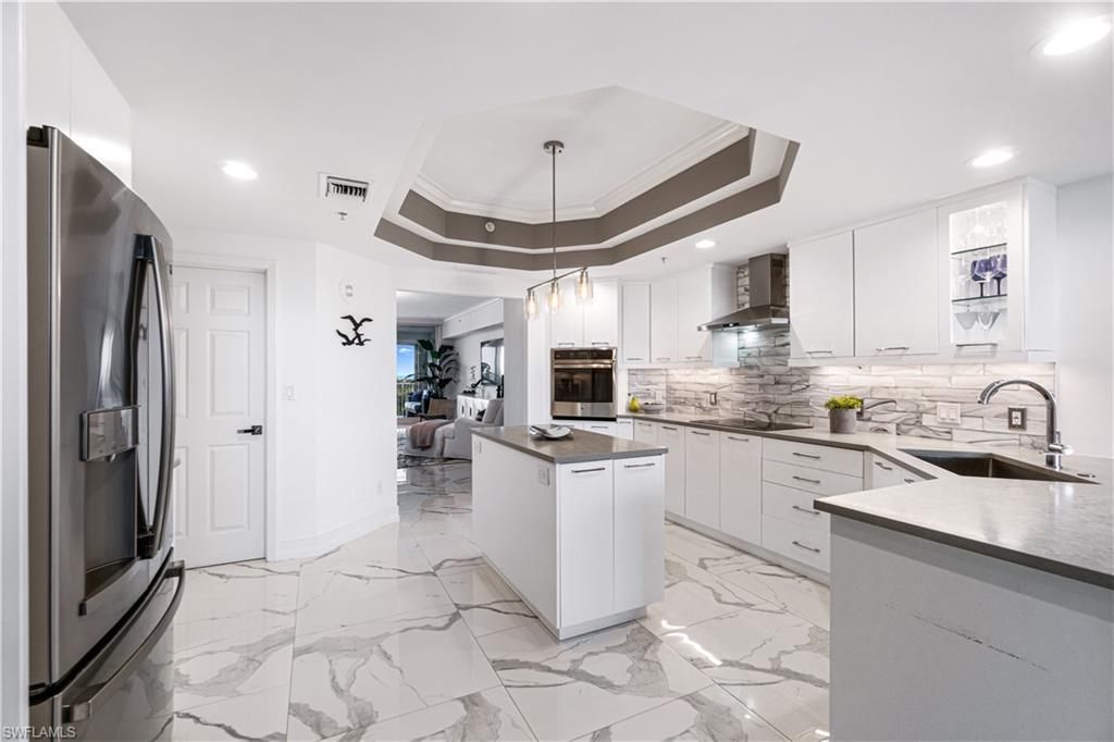 435 Dockside Dr, Unit B702, Naples, FL 34110 Photo