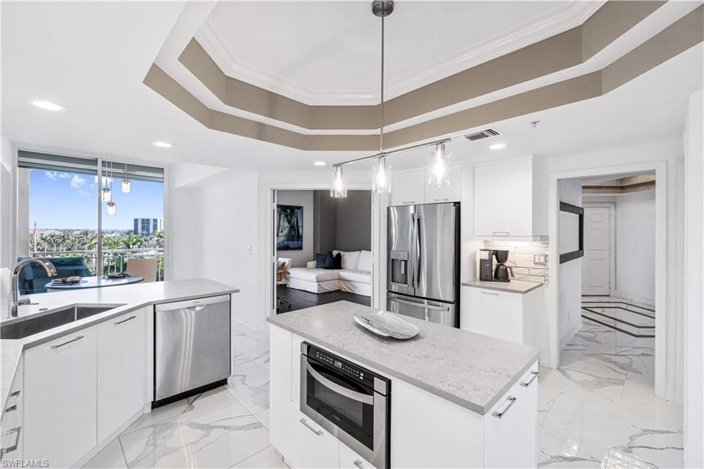 435 Dockside Dr, Unit B702, Naples, FL 34110 Photo