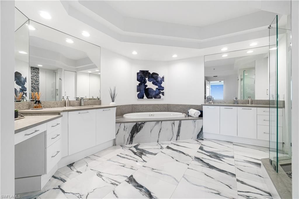 435 Dockside Dr, Unit B702, Naples, FL 34110 Photo