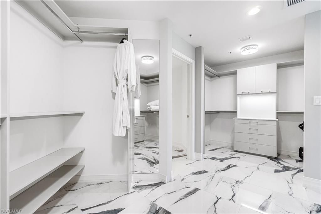 435 Dockside Dr, Unit B702, Naples, FL 34110 Photo