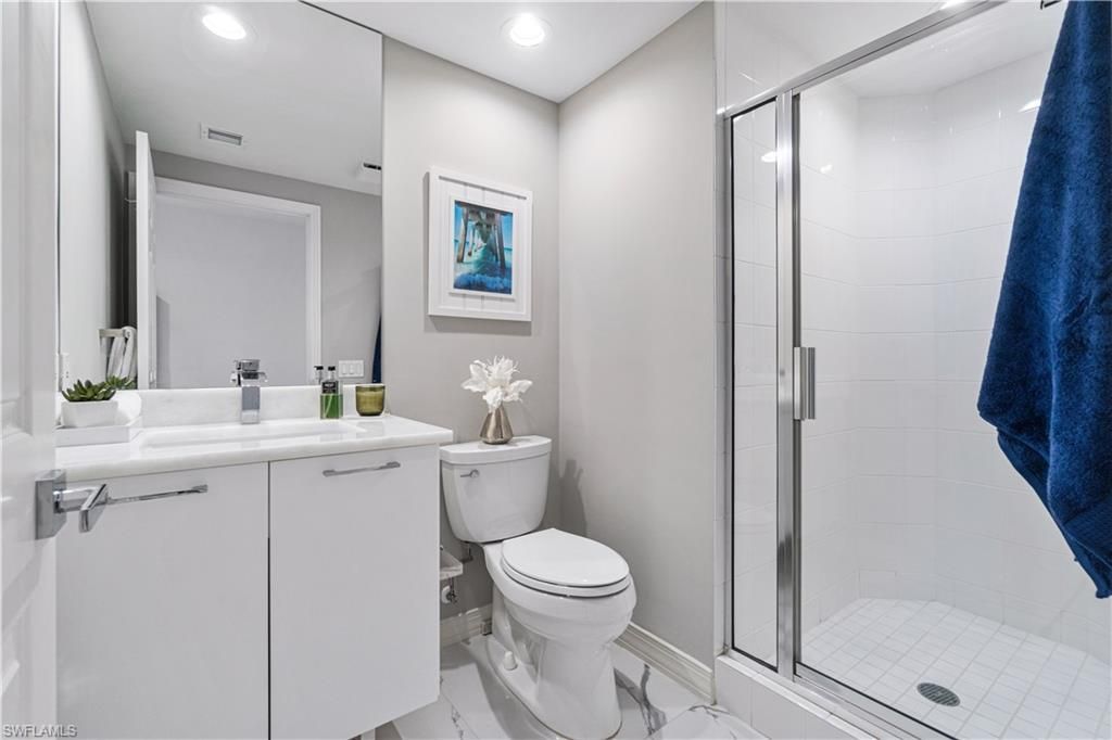 435 Dockside Dr, Unit B702, Naples, FL 34110 Photo
