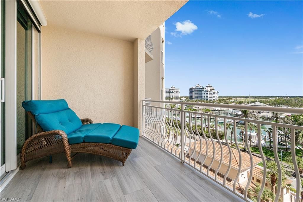 435 Dockside Dr, Unit B702, Naples, FL 34110 Photo