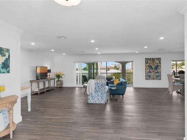 1020 Swallow AVE, Unit 302, MARCO ISLAND, FL 34145