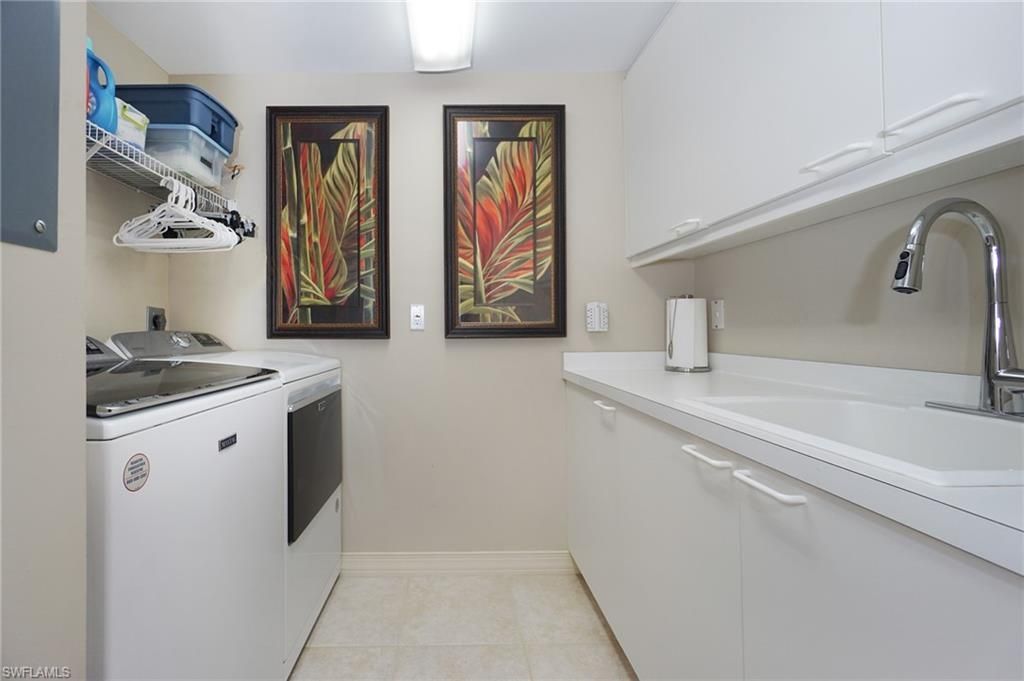 435 Dockside Dr, Unit B803, Naples, FL 34110 Photo