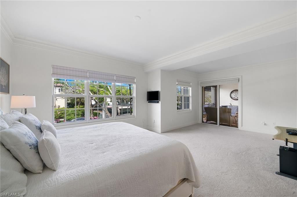 411 6th St S, Unit 202, Naples, FL 34102 Photo