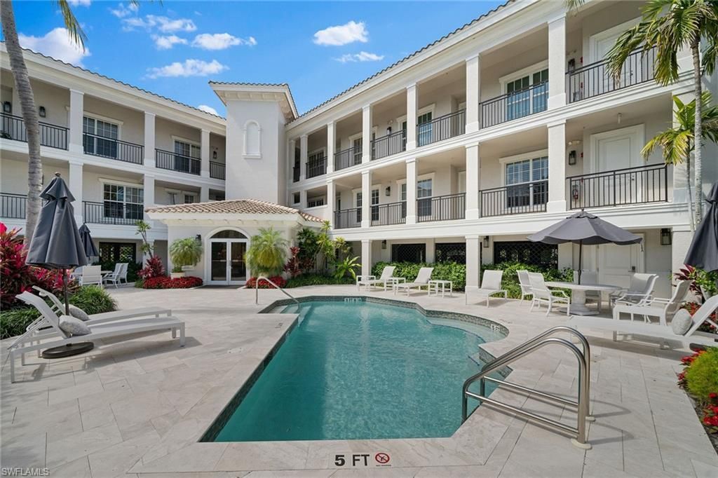 411 6th St S, Unit 202, Naples, FL 34102 Photo