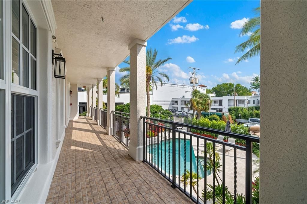 411 6th St S, Unit 202, Naples, FL 34102 Photo