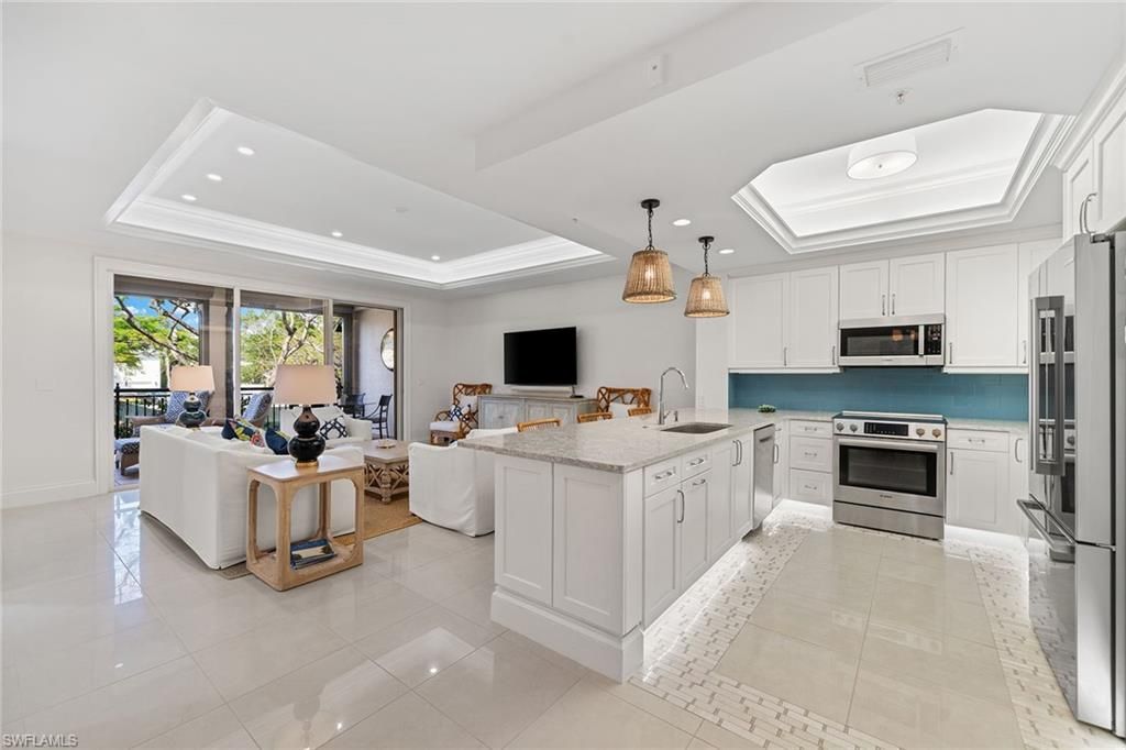 411 6th St S, Unit 202, Naples, FL 34102 Photo