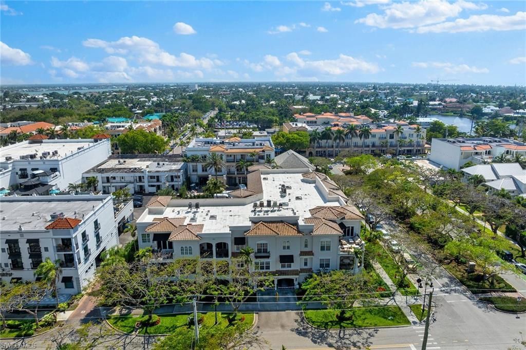 411 6th St S, Unit 202, Naples, FL 34102 Photo