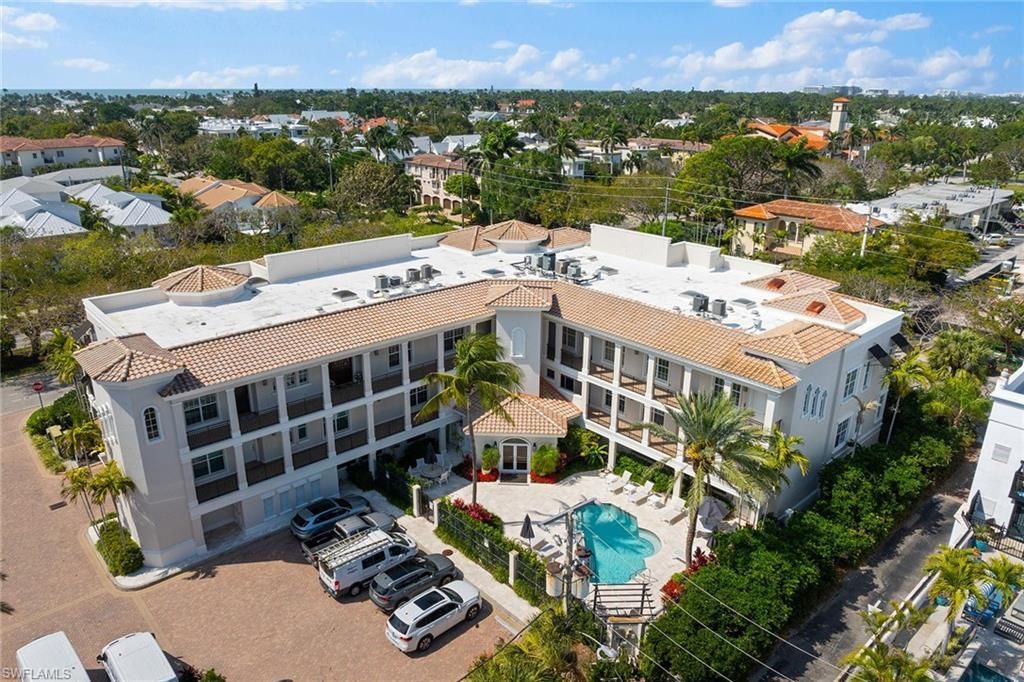 411 6th St S, Unit 202, Naples, FL 34102 Photo
