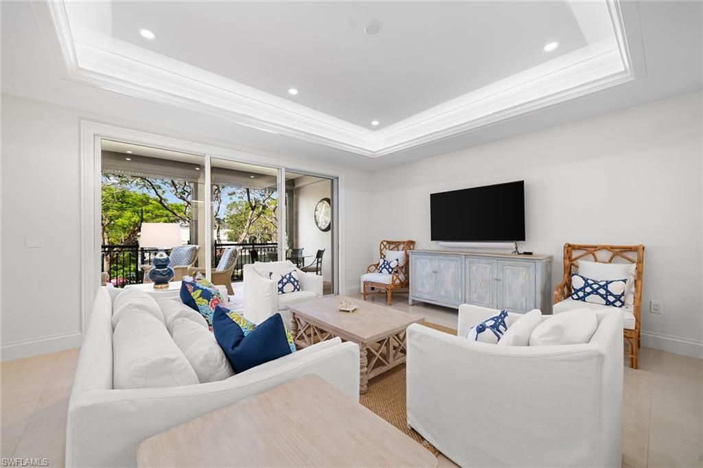 411 6th St S, Unit 202, Naples, FL 34102 Photo