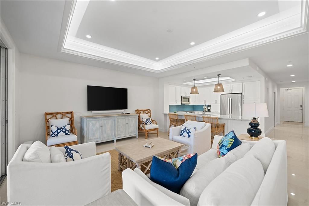 411 6th St S, Unit 202, Naples, FL 34102 Photo