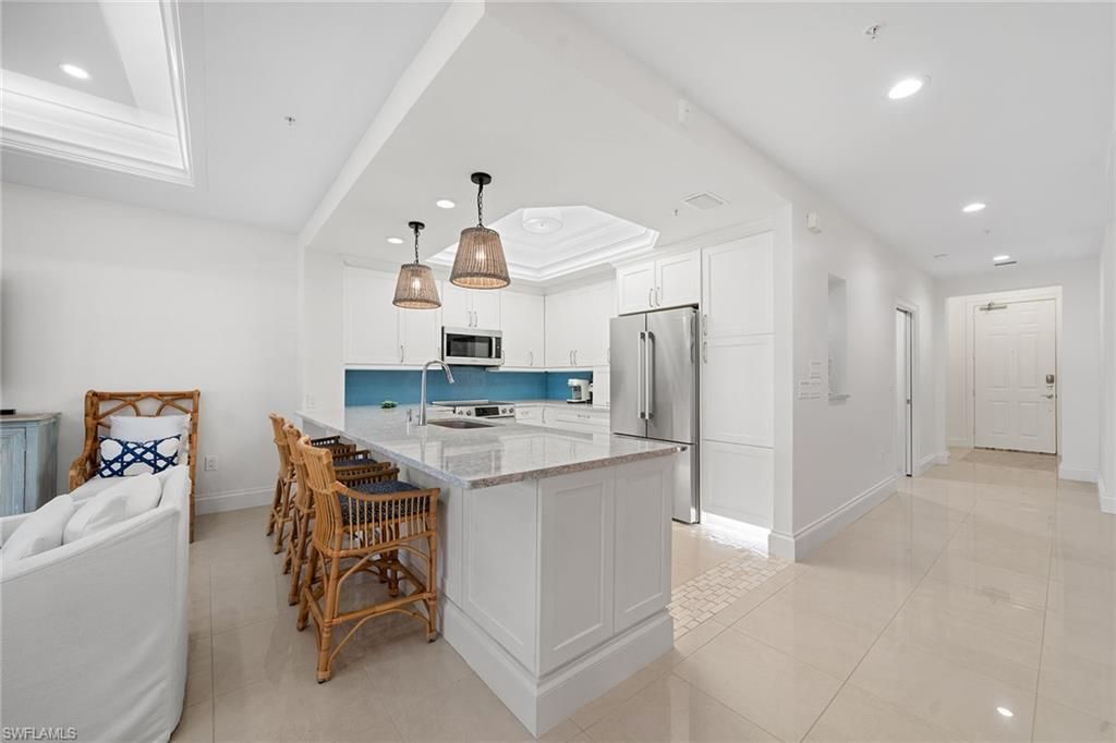 411 6th St S, Unit 202, Naples, FL 34102 Photo