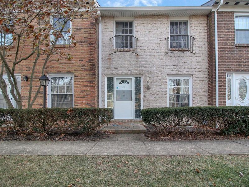 516 Pamlico Street, Columbus, OH 43228 Photo 1