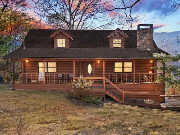 549 Geneva Ln, Gatlinburg, TN 37738