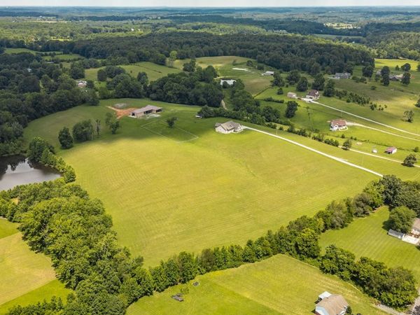 1629 Rock Bridge Rd, Bethpage, TN 37022