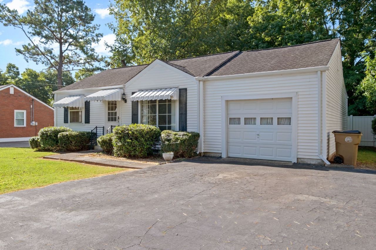 2837 Colonial Cir, Nashville, TN 37214 Main Photo