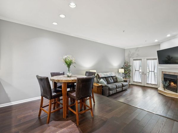 136 W End Pl, Nashville, TN 37205