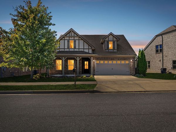 643 Fall Creek Cir, Goodlettsville, TN 37072