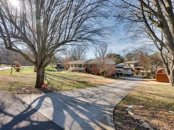 901 Azalea Dr, Columbia, TN 38401