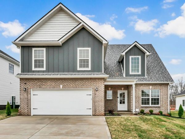 664 Marblewing Ct, Clarksville, TN 37043