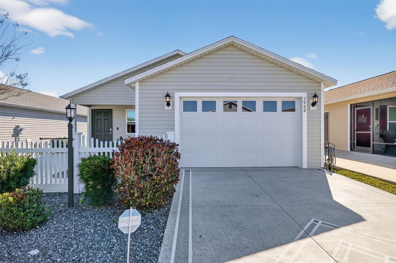 1964 Cromer Place, The Villages, FL 32163 Main Photo