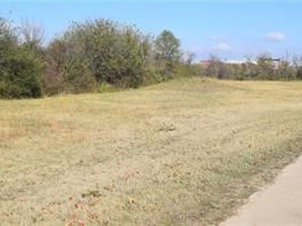 400 N Progress Avenue , Siloam Springs, AR 72761