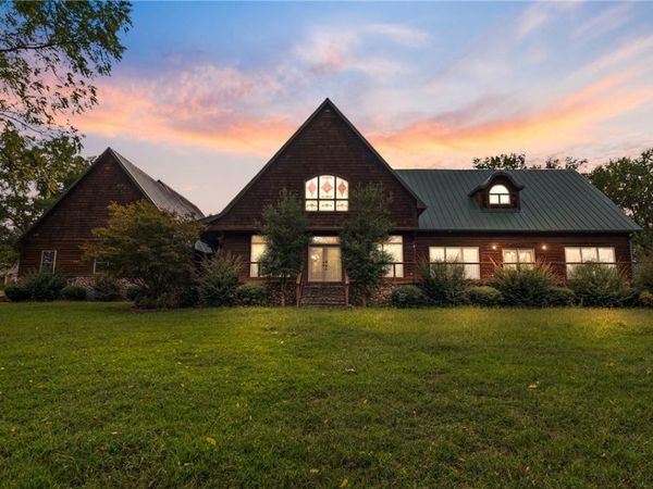 100 Plantation Lane , Batesville, AR 72501