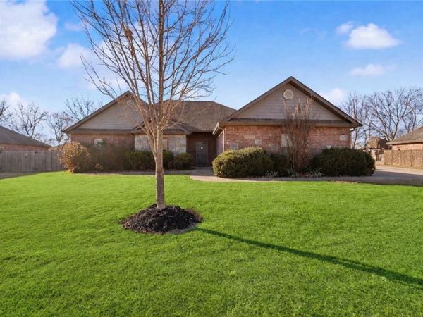 510 Grandview Drive, Prairie Grove, AR 72753