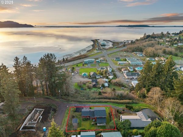 9215 6TH ST, Bay City, OR 97107