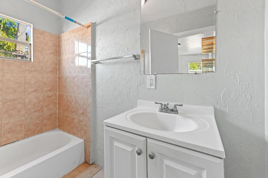 515 Putnam Road, West Palm Beach, FL 33405 Photo