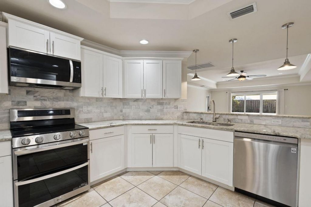 339 SW Winnachee Drive, Stuart, FL 34994 Photo