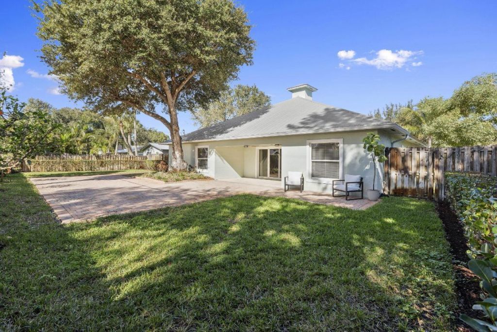 339 SW Winnachee Drive, Stuart, FL 34994 Photo