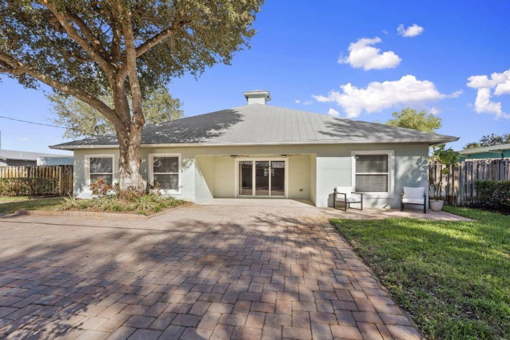 339 SW Winnachee Drive, Stuart, FL 34994 Photo