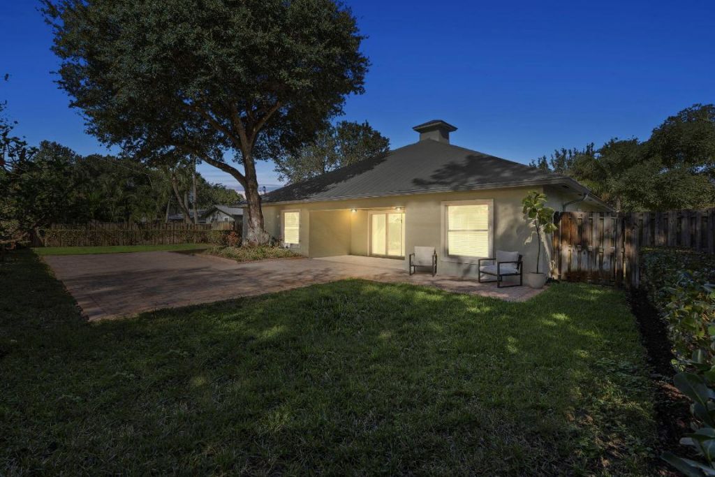 339 SW Winnachee Drive, Stuart, FL 34994 Photo