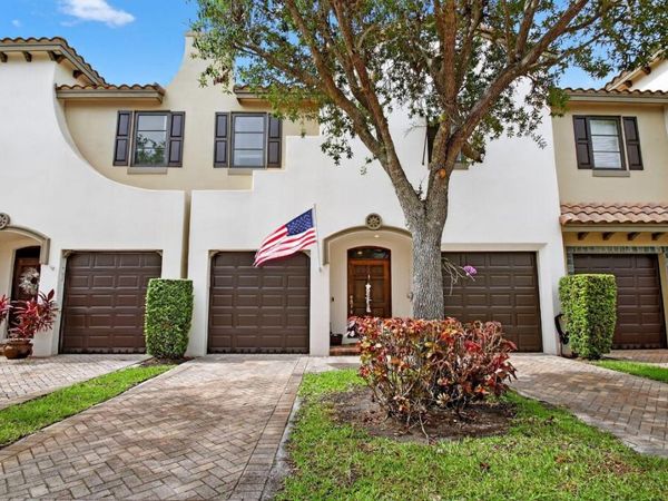 320 Via Villagio, Hypoluxo, FL 33462