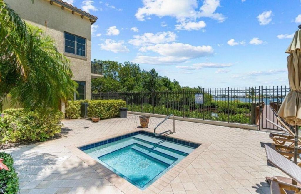 320 Via Villagio, Hypoluxo, FL 33462 Photo