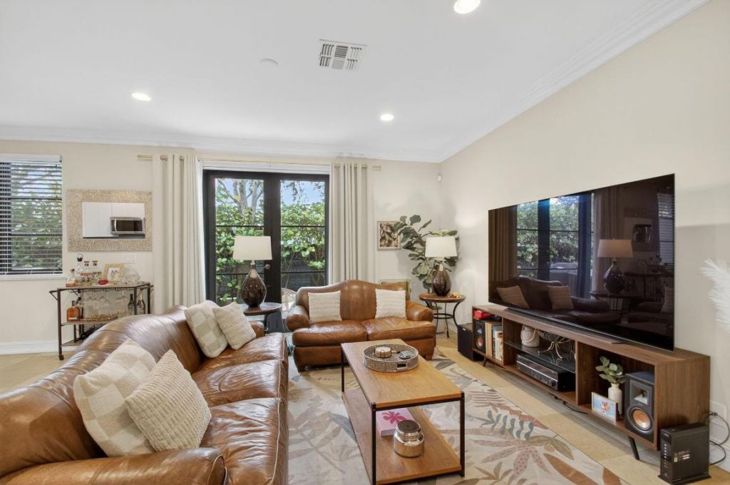 320 Via Villagio, Hypoluxo, FL 33462 Photo