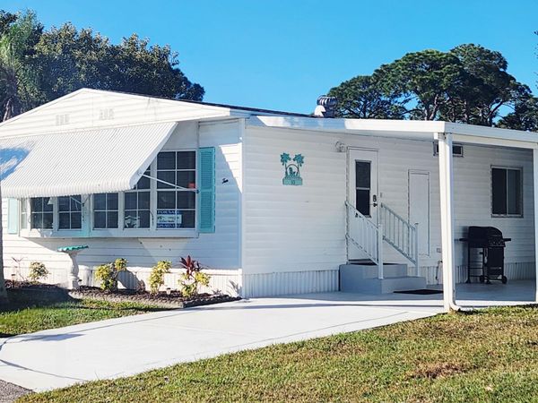 10 SE La Mesa, Port St. Lucie, FL 34952