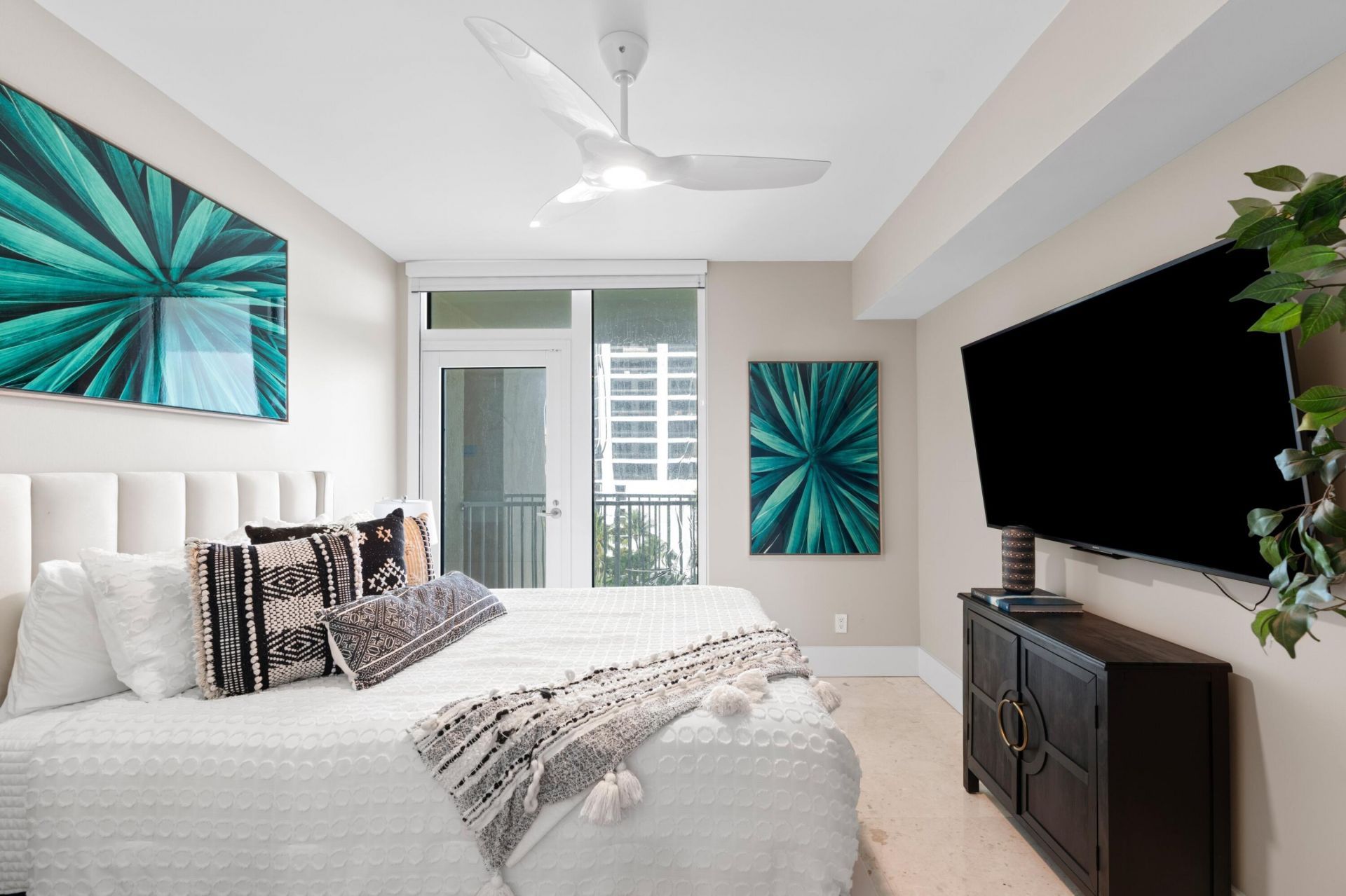 101 S Fort Lauderdale Beach Boulevard, Unit 702, Fort Lauderdale, FL 33316 Photo