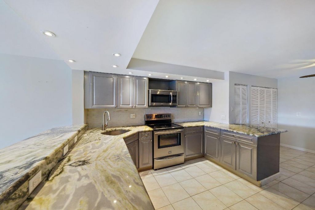 243 Bay Colony Drive N, Juno Beach, FL 33408 Photo