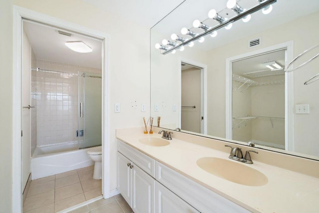 243 Bay Colony Drive N, Juno Beach, FL 33408 Photo