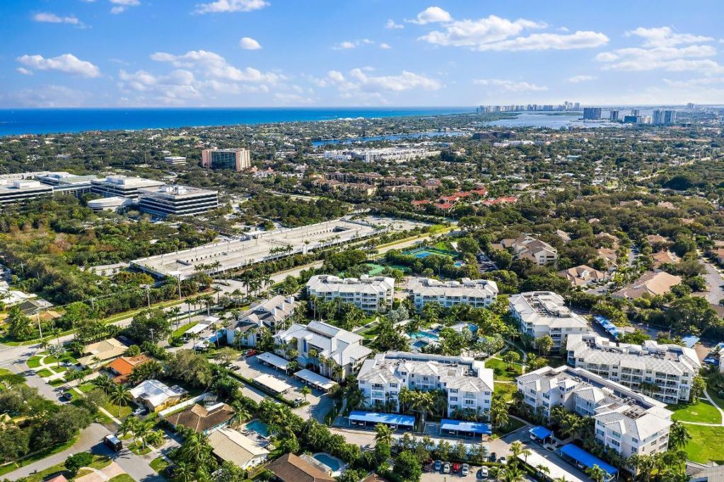 243 Bay Colony Drive N, Juno Beach, FL 33408 Photo