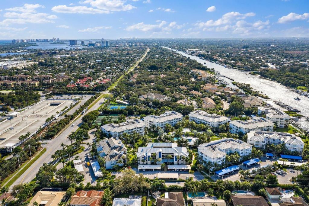 243 Bay Colony Drive N, Juno Beach, FL 33408 Photo