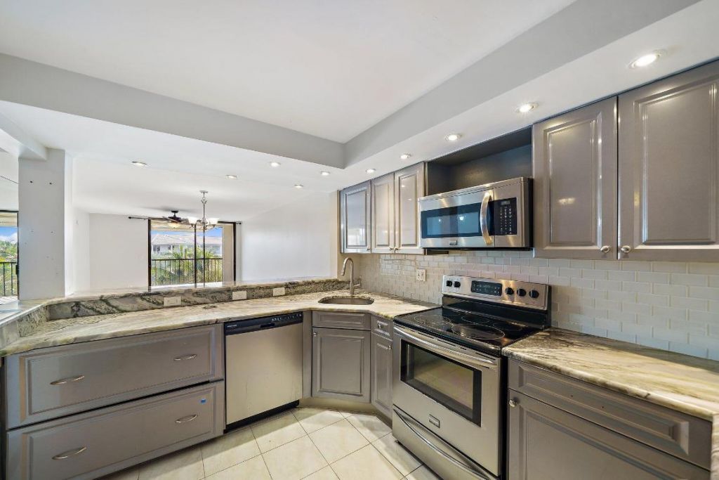 243 Bay Colony Drive N, Juno Beach, FL 33408 Photo