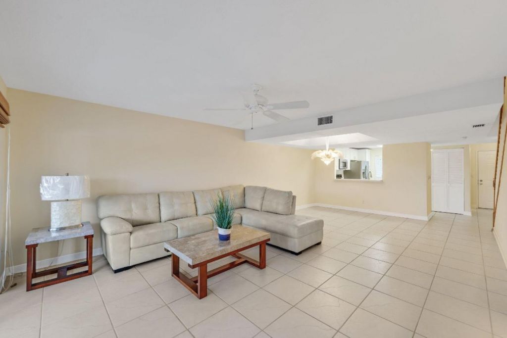 240 Captains Walk, Unit 5140, Delray Beach, FL 33483 Photo
