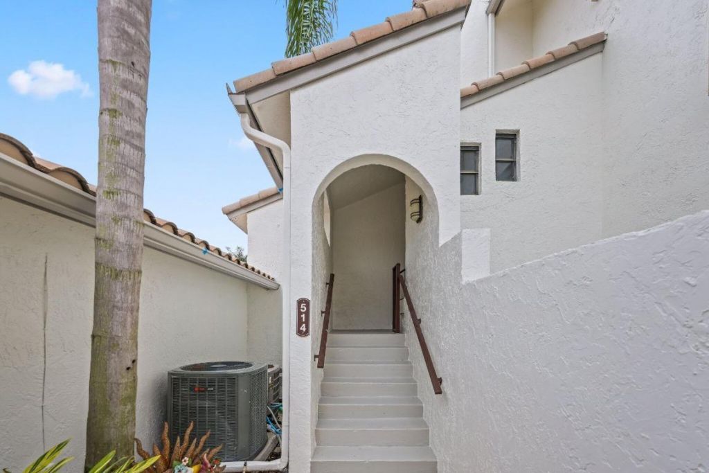 240 Captains Walk, Unit 5140, Delray Beach, FL 33483 Photo